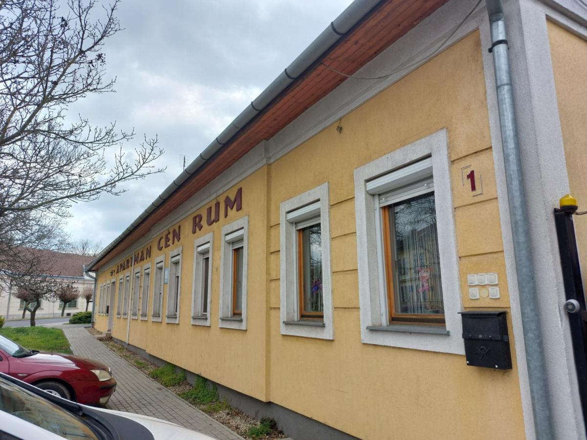 Apartmancentrum Gyula Luaran gambar